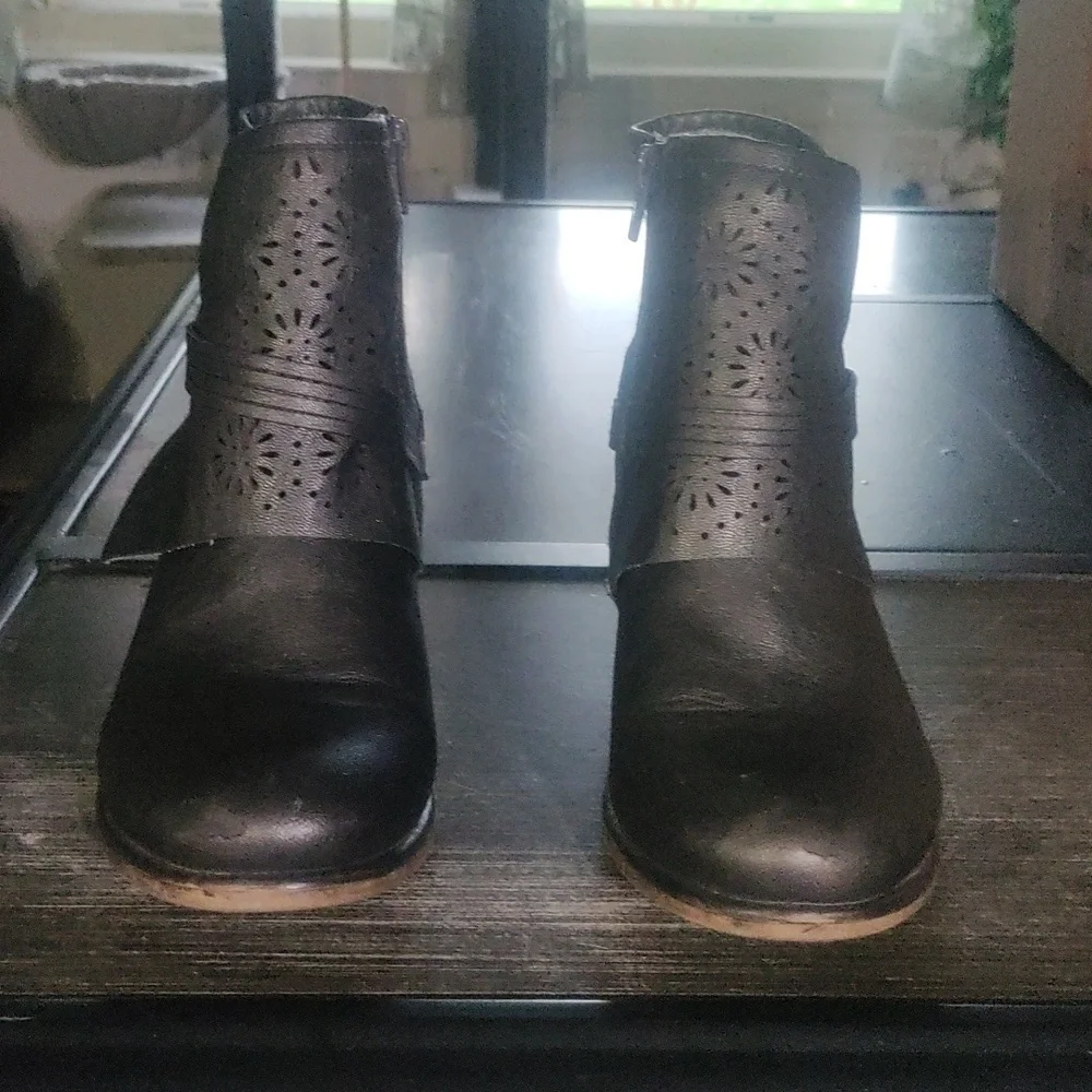 Ankle Boots with Cutout Design